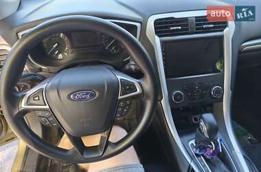 Седан Ford Fusion 2013 в 
