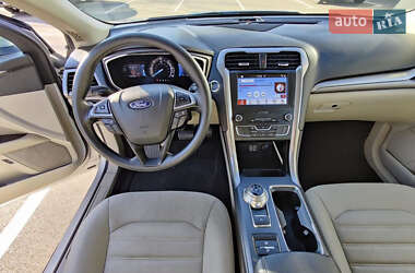 Седан Ford Fusion 2019 в 