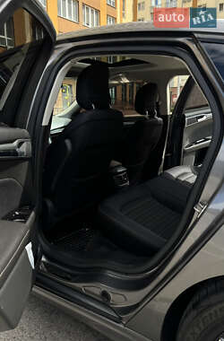 Седан Ford Fusion 2012 в 