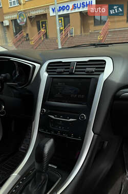 Седан Ford Fusion 2012 в 