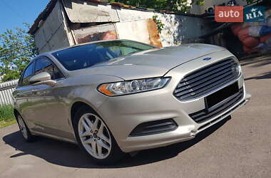 Седан Ford Fusion 2015 в Ровно