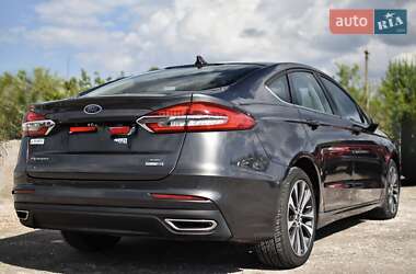 Седан Ford Fusion 2019 в 