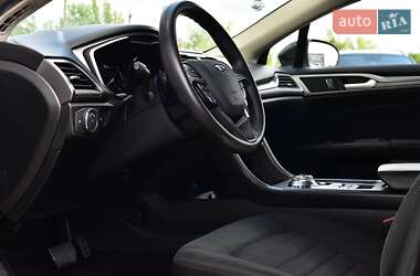 Седан Ford Fusion 2019 в 