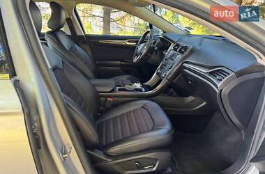 Седан Ford Fusion 2016 в 