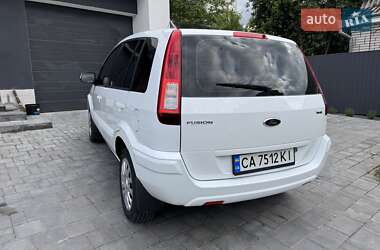 Хэтчбек Ford Fusion 2012 в 