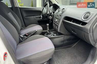 Хэтчбек Ford Fusion 2012 в 