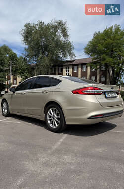 Седан Ford Fusion 2016 в 