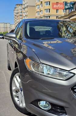Седан Ford Fusion 2014 в 