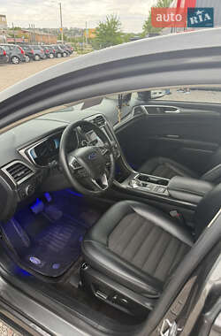 Седан Ford Fusion 2017 в 