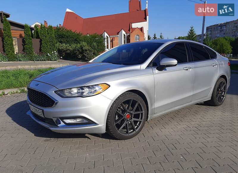 Седан Ford Fusion 2017 в 