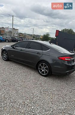 Седан Ford Fusion 2017 в 