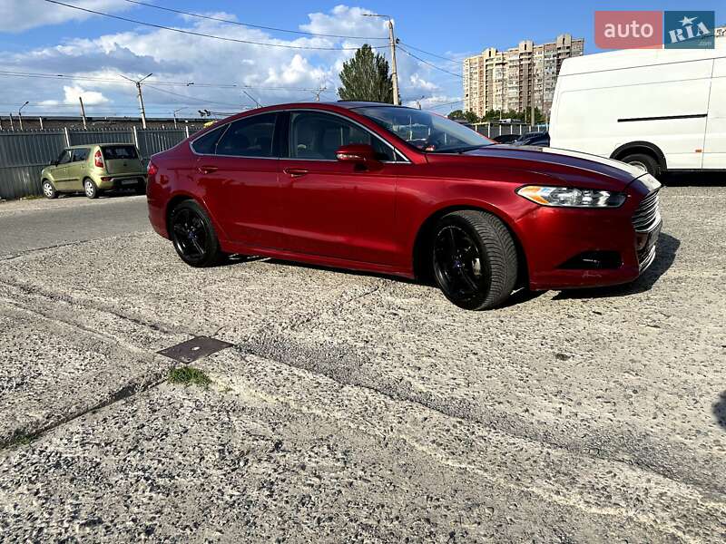 Седан Ford Fusion 2016 в 