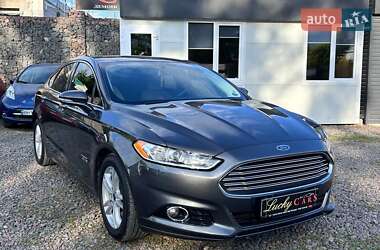 Седан Ford Fusion 2015 в 