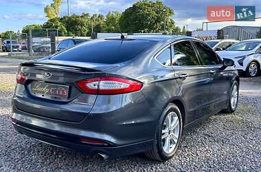 Седан Ford Fusion 2015 в 