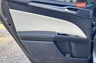 Седан Ford Fusion 2015 в 