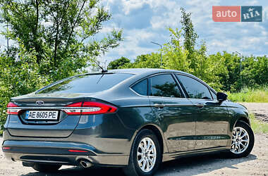 Седан Ford Fusion 2016 в 