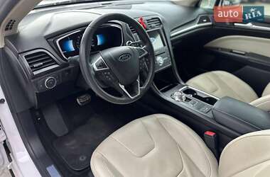 Седан Ford Fusion 2017 в 