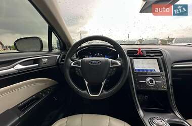 Седан Ford Fusion 2017 в 