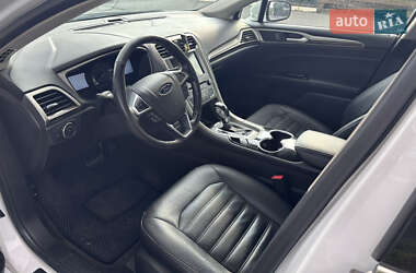 Седан Ford Fusion 2015 в 