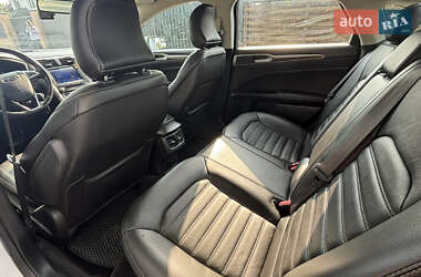 Седан Ford Fusion 2015 в 