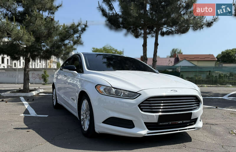 Седан Ford Fusion 2013 в 
