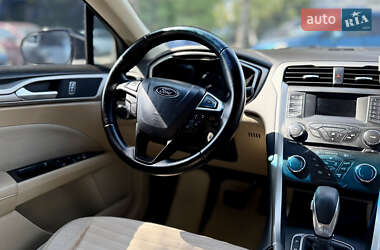 Седан Ford Fusion 2013 в 