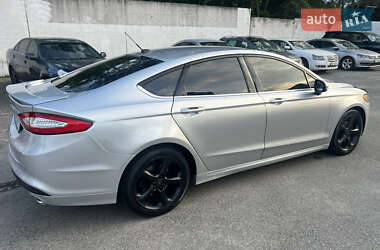 Седан Ford Fusion 2016 в 
