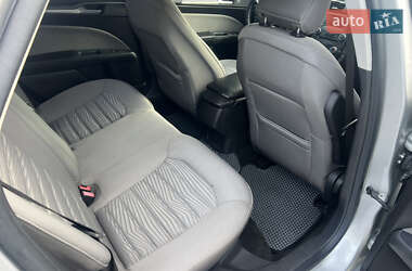 Седан Ford Fusion 2016 в 