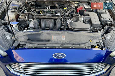 Седан Ford Fusion 2016 в 