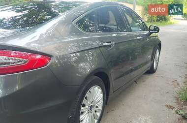 Седан Ford Fusion 2015 в 