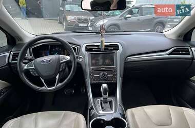 Седан Ford Fusion 2015 в 
