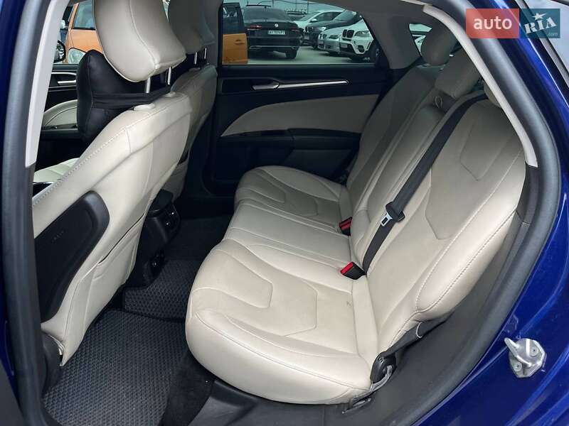 Седан Ford Fusion 2015 в Львове