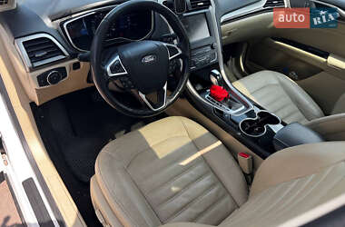 Седан Ford Fusion 2016 в 