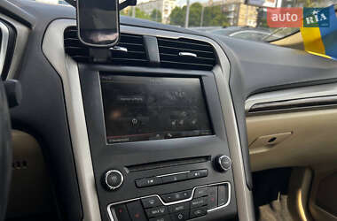 Седан Ford Fusion 2016 в 