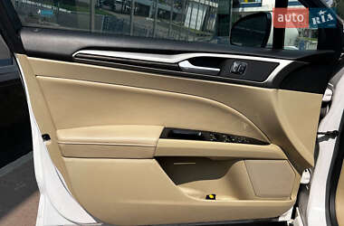 Седан Ford Fusion 2016 в 