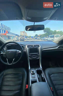Седан Ford Fusion 2017 в 