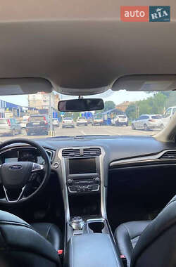 Седан Ford Fusion 2017 в 