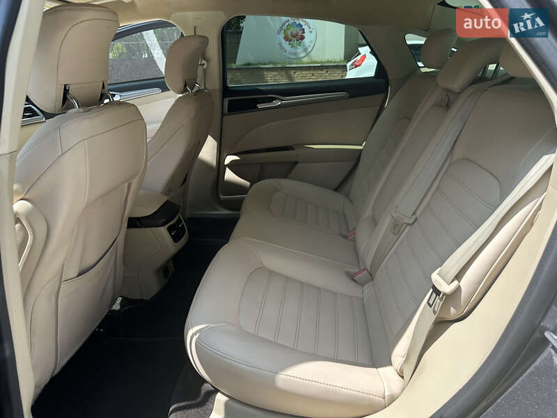 Седан Ford Fusion 2013 в Новомосковську