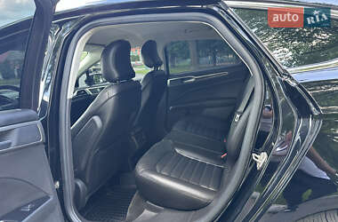 Седан Ford Fusion 2015 в 