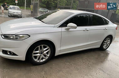 Седан Ford Fusion 2015 в 