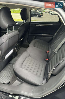 Седан Ford Fusion 2015 в 