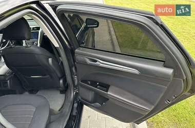 Седан Ford Fusion 2015 в 