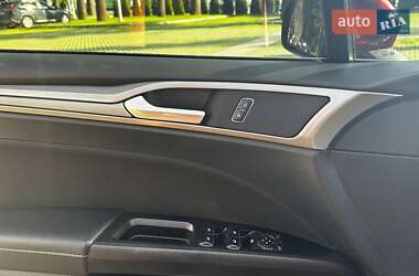 Седан Ford Fusion 2016 в 
