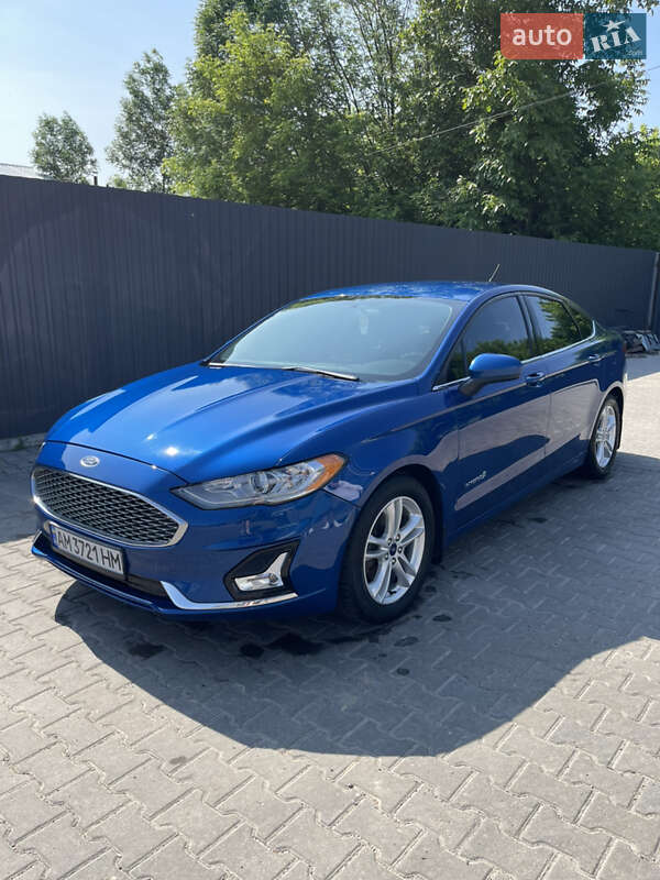 Седан Ford Fusion 2018 в 