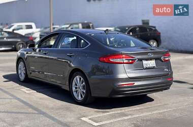 Седан Ford Fusion 2019 в 