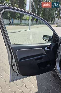 Хэтчбек Ford Fusion 2005 в 