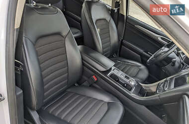 Седан Ford Fusion 2017 в 