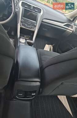 Седан Ford Fusion 2019 в 