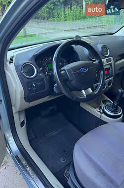 Хэтчбек Ford Fusion 2008 в 