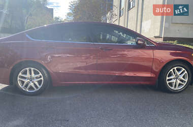 Седан Ford Fusion 2015 в 